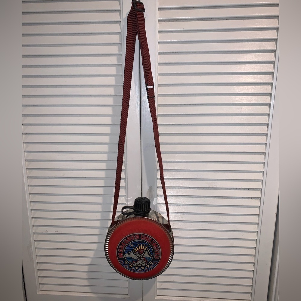 Vintage Marlboro Red Horizon Design Coleman Canteen 80’s Advertisement - Picture 2 of 7